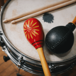 tamburo e maracas